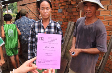 A family with their TC financial-tracking notebook.