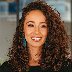 Headshot of Débora Montibeler