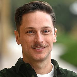 alt=
