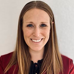 headshot of kelly mangiardi