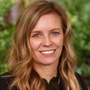 headshot of rachel reichenbach