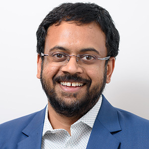 headshot of roshan paul