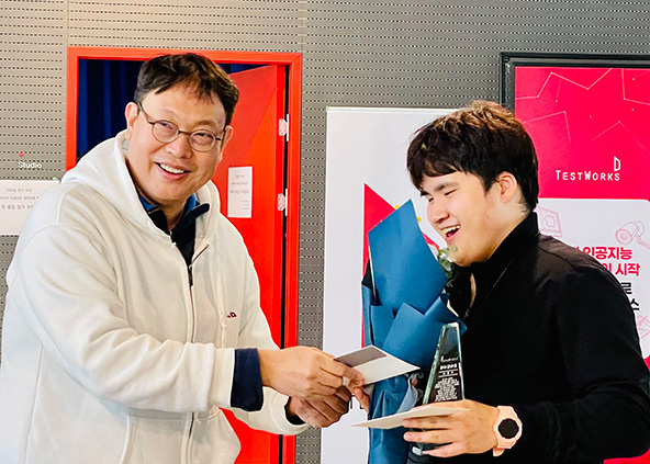 Man handing an employee an award